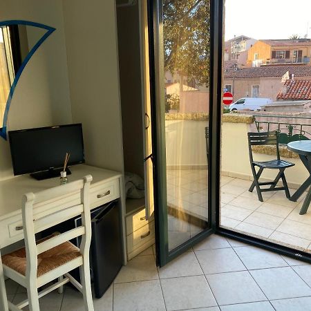 B&B Le Farfalle Palau Εξωτερικό φωτογραφία