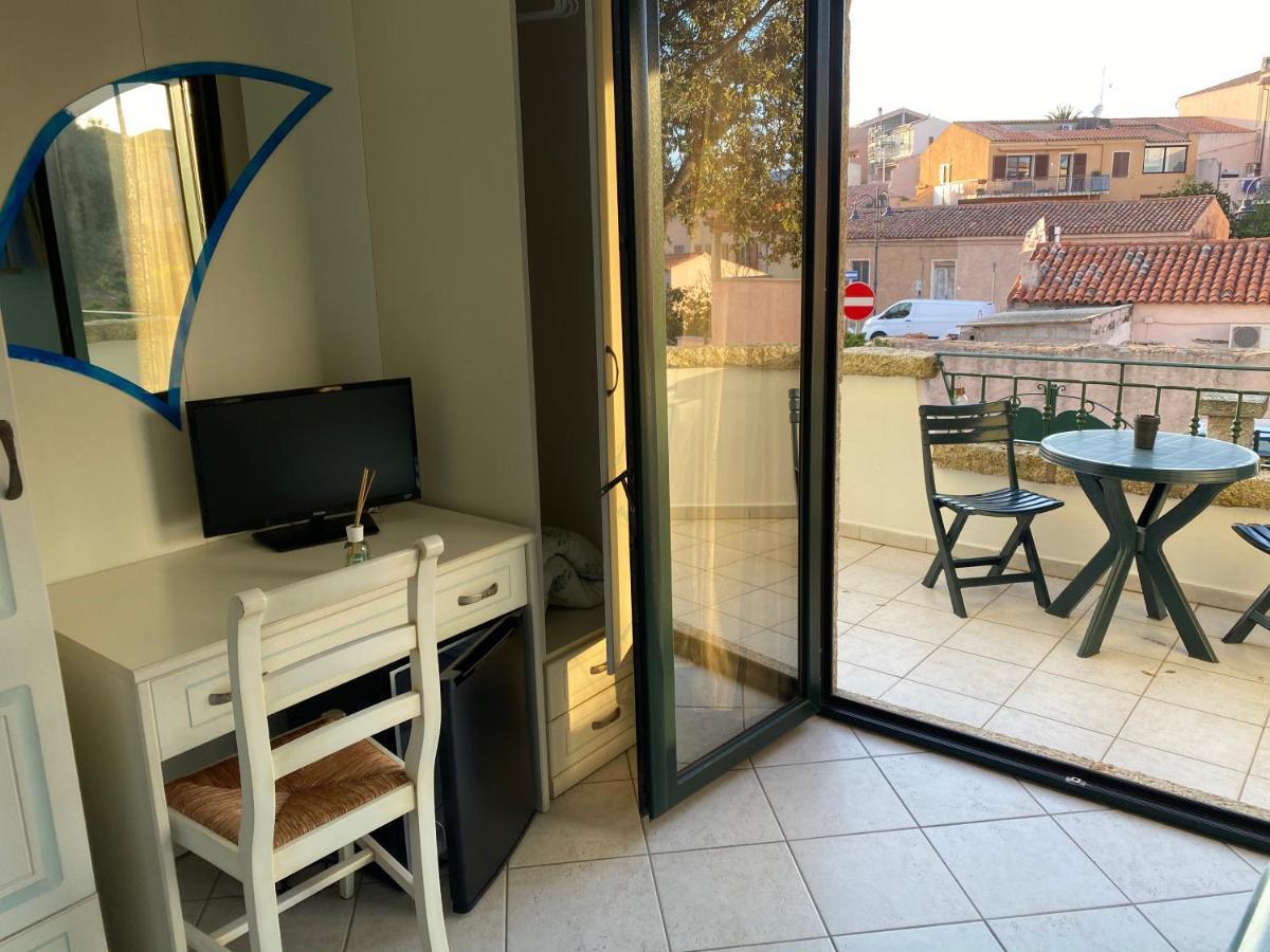 B&B Le Farfalle Palau Εξωτερικό φωτογραφία