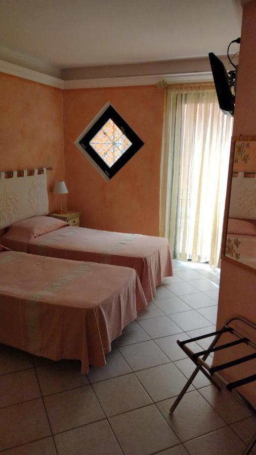 B&B Le Farfalle Palau Εξωτερικό φωτογραφία