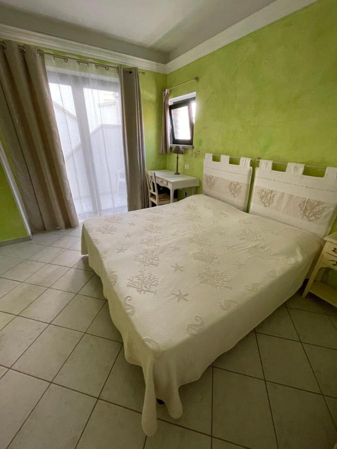 B&B Le Farfalle Palau Εξωτερικό φωτογραφία