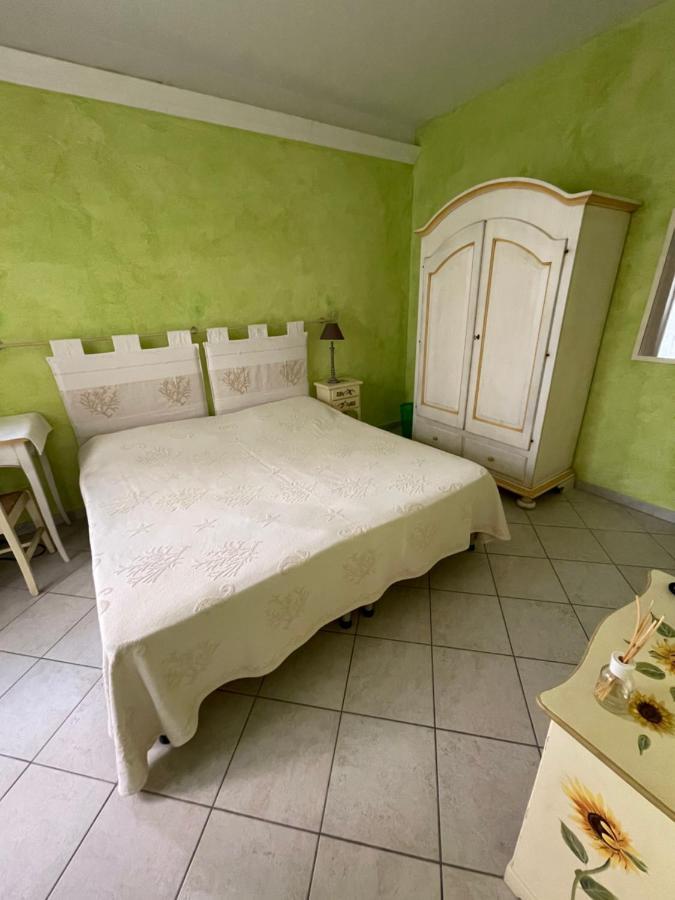 B&B Le Farfalle Palau Εξωτερικό φωτογραφία