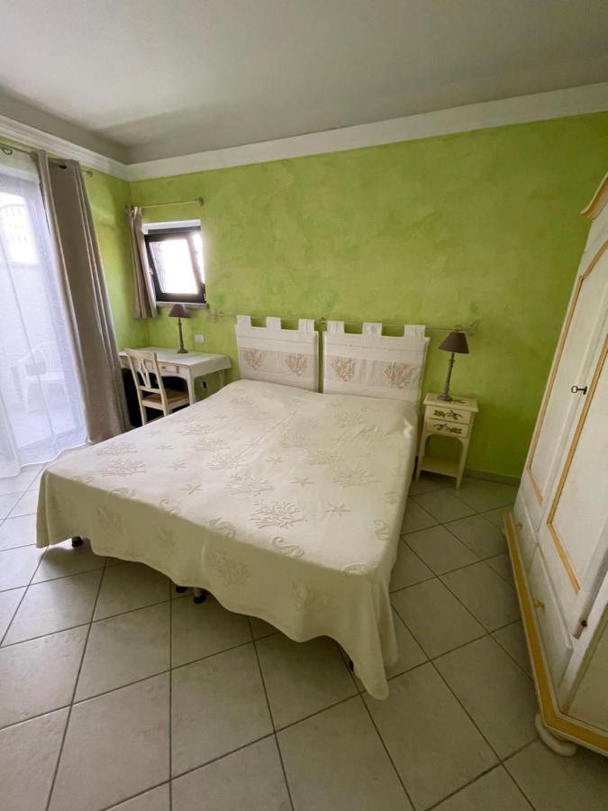 B&B Le Farfalle Palau Εξωτερικό φωτογραφία