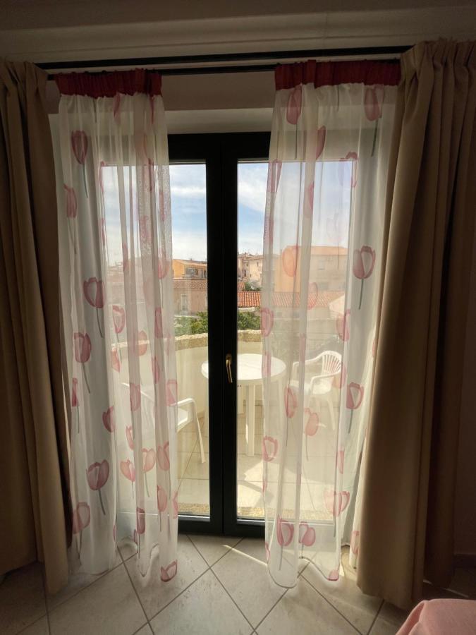 B&B Le Farfalle Palau Εξωτερικό φωτογραφία