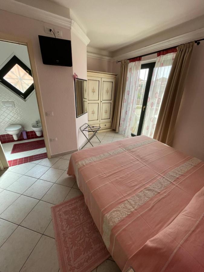 B&B Le Farfalle Palau Εξωτερικό φωτογραφία