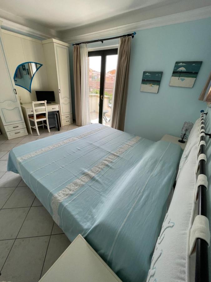 B&B Le Farfalle Palau Εξωτερικό φωτογραφία