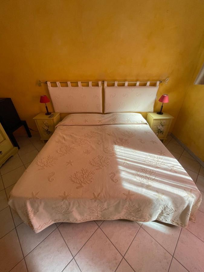 B&B Le Farfalle Palau Εξωτερικό φωτογραφία