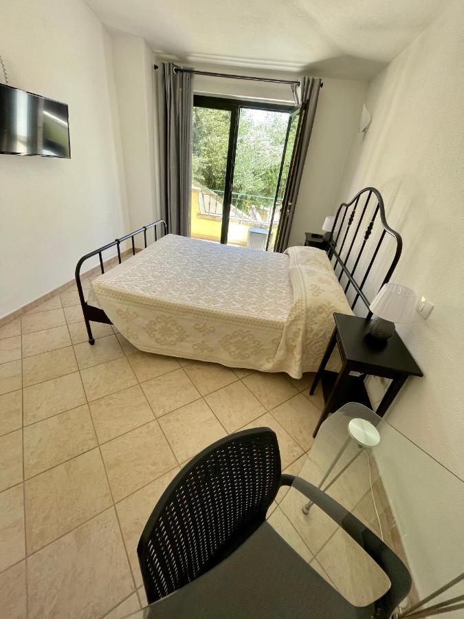 B&B Le Farfalle Palau Εξωτερικό φωτογραφία