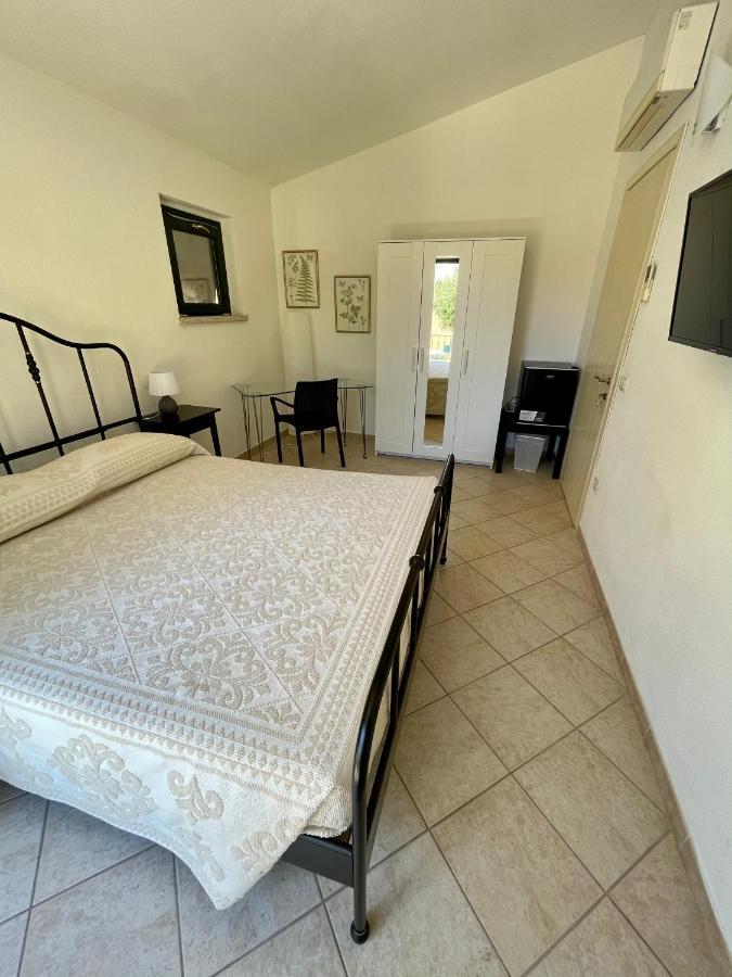 B&B Le Farfalle Palau Εξωτερικό φωτογραφία