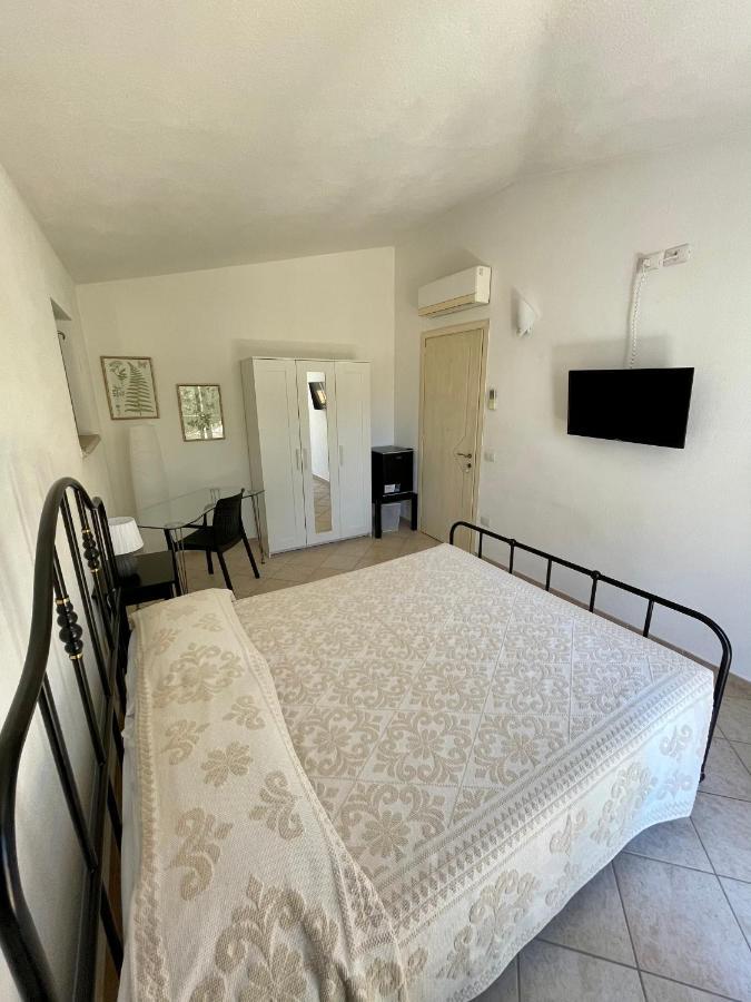 B&B Le Farfalle Palau Εξωτερικό φωτογραφία