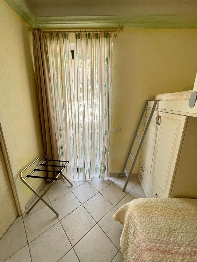 B&B Le Farfalle Palau Εξωτερικό φωτογραφία