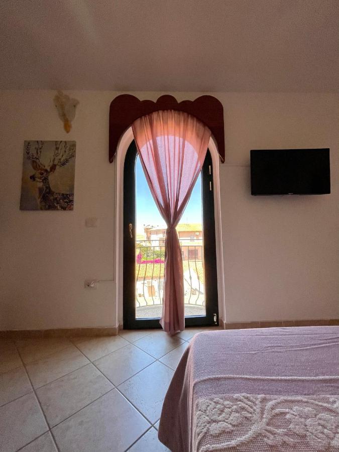 B&B Le Farfalle Palau Εξωτερικό φωτογραφία