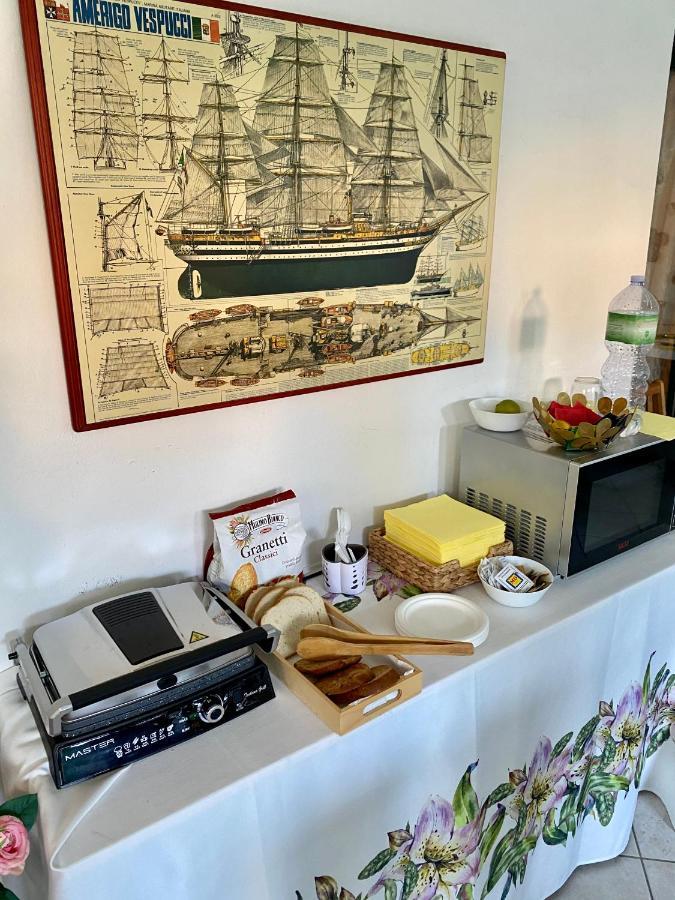 B&B Le Farfalle Palau Εξωτερικό φωτογραφία