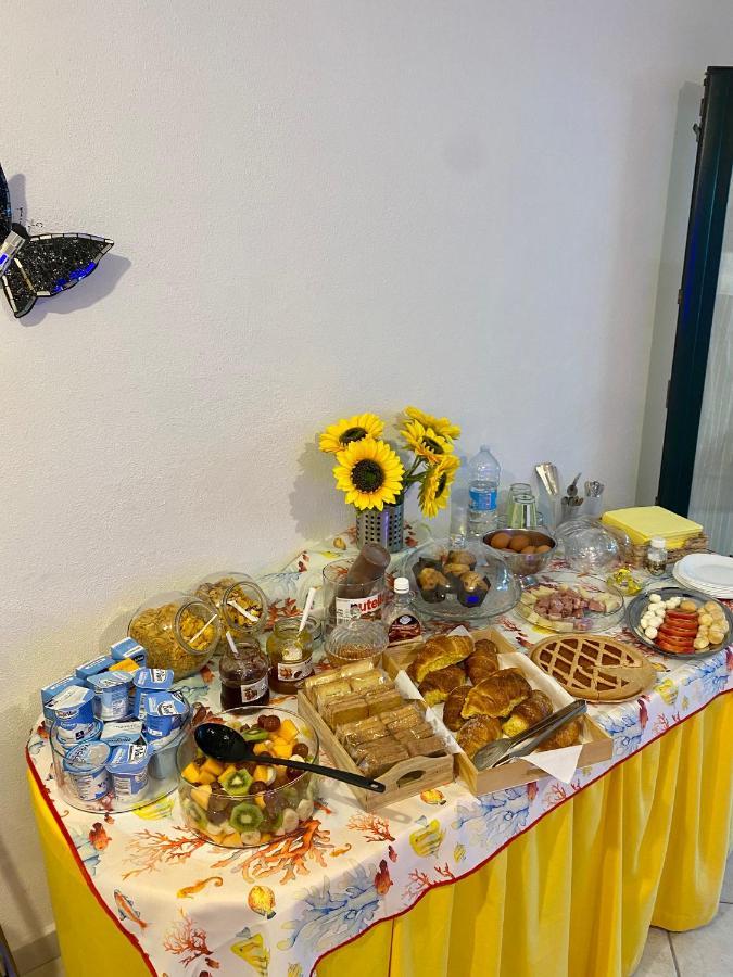 B&B Le Farfalle Palau Εξωτερικό φωτογραφία