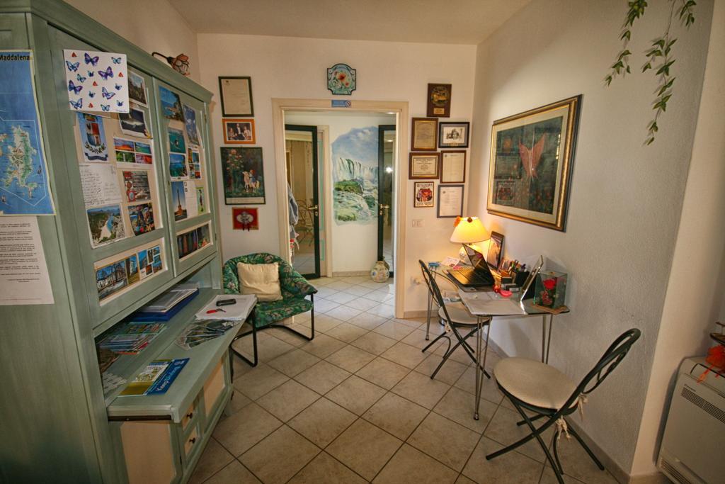 B&B Le Farfalle Palau Εξωτερικό φωτογραφία